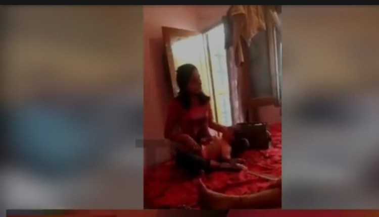 Mother beats child in Jammu video